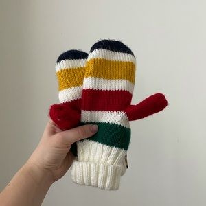CANADA Hudson Bay Company Mittens in classic stripe color!